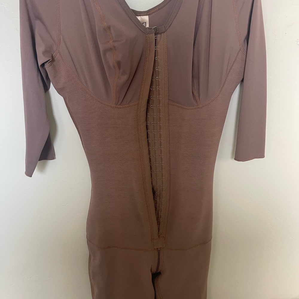 Women's beige faja Colombiana